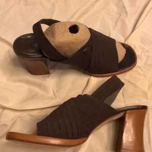 Stretchy woven top heels